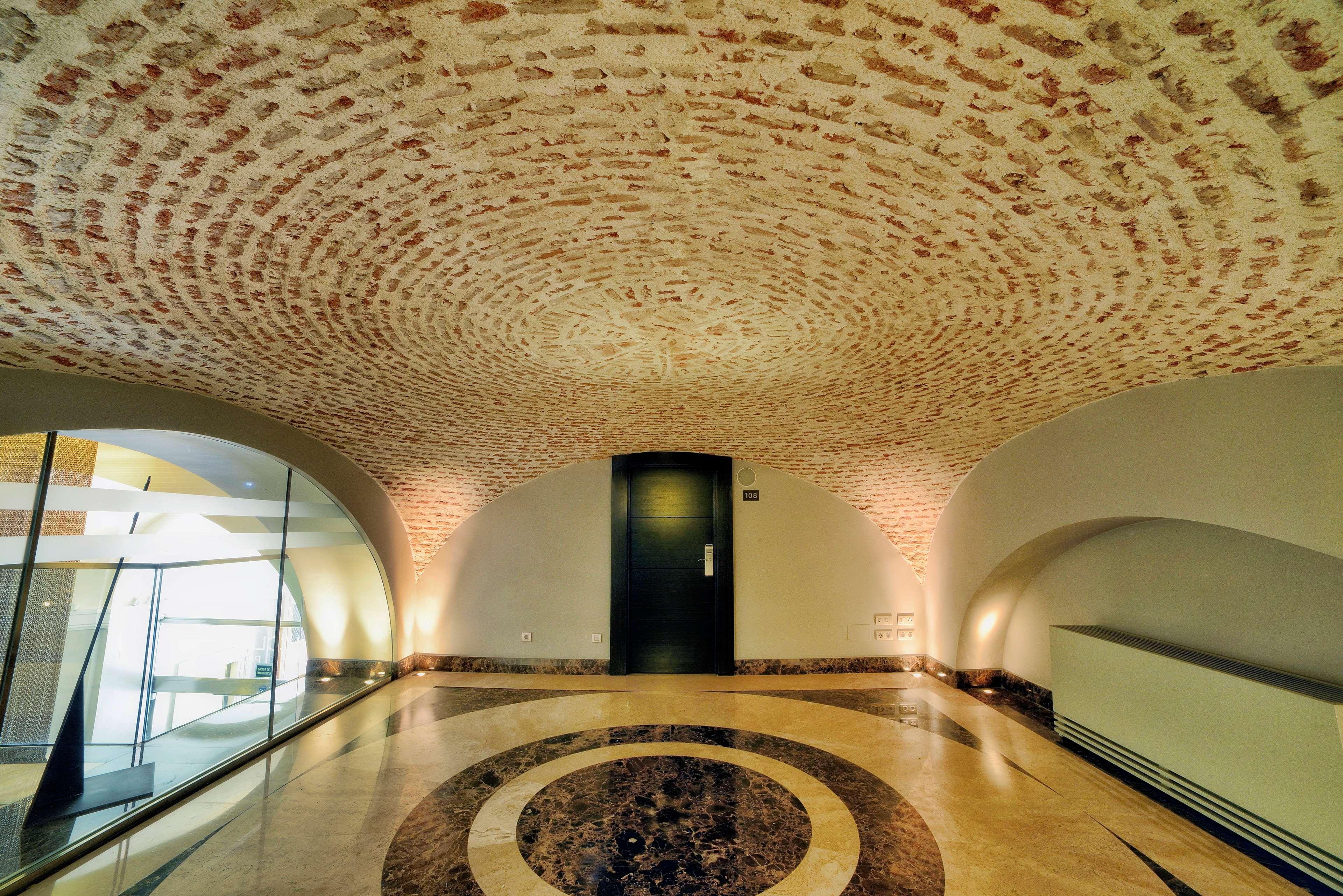 Nh Collection Madrid Palacio De Tepa Kültér fotó The vaulting of the entrance to the museum