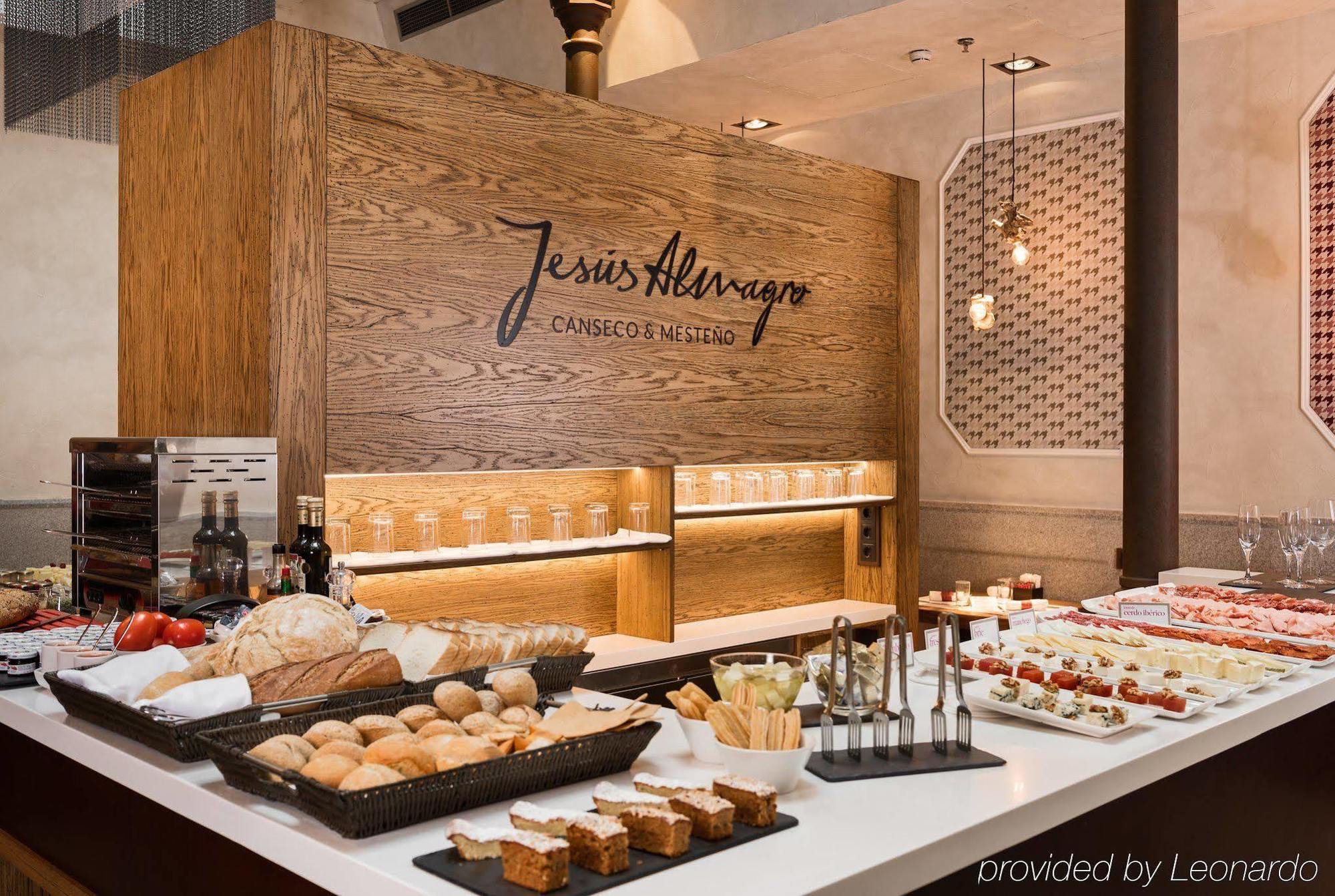 Nh Collection Madrid Palacio De Tepa Kültér fotó A typical display at a bakery