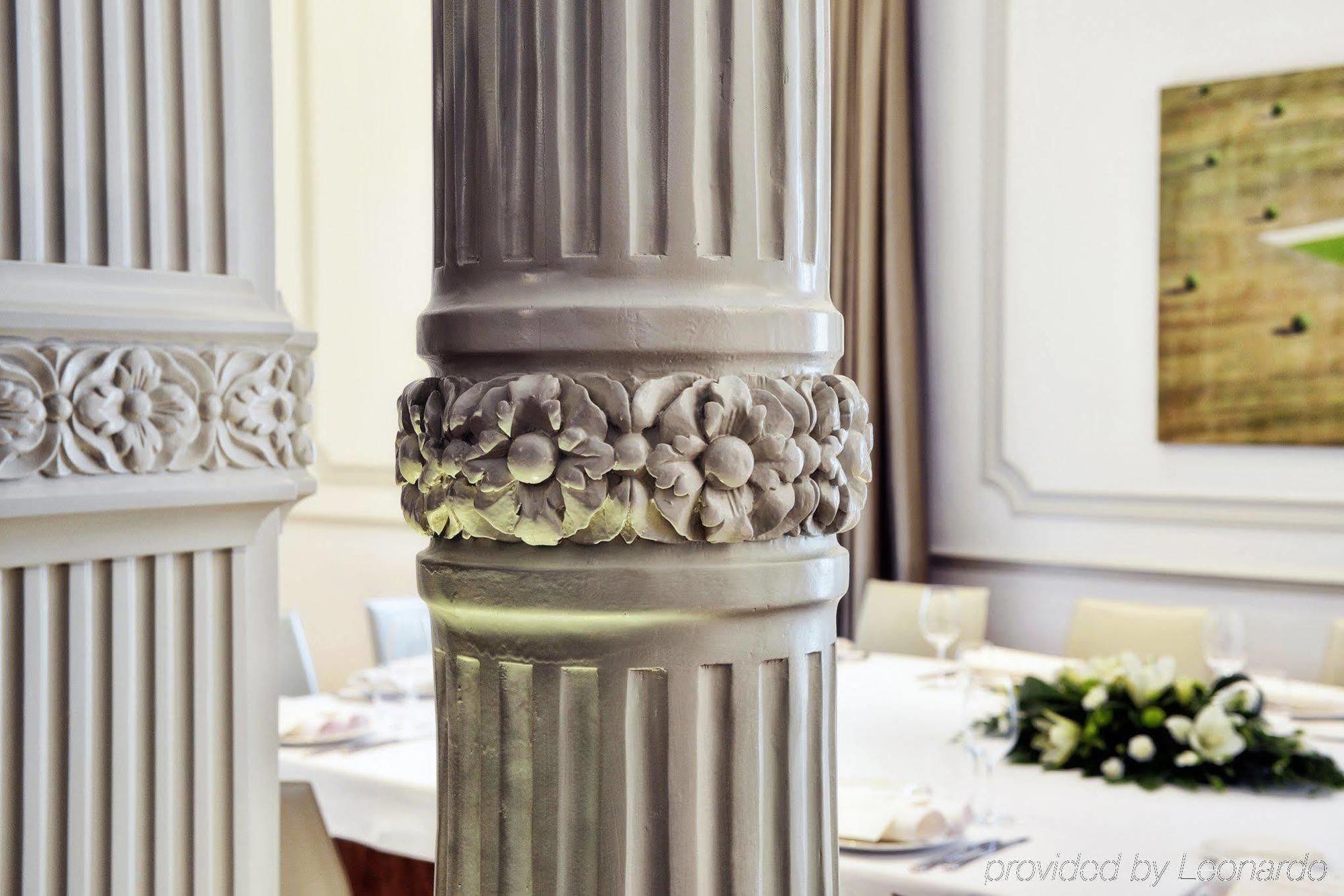 Nh Collection Madrid Palacio De Tepa Kültér fotó A column with a capital