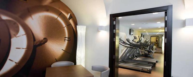 Nh Collection Madrid Palacio De Tepa Kültér fotó The gym at the hotel